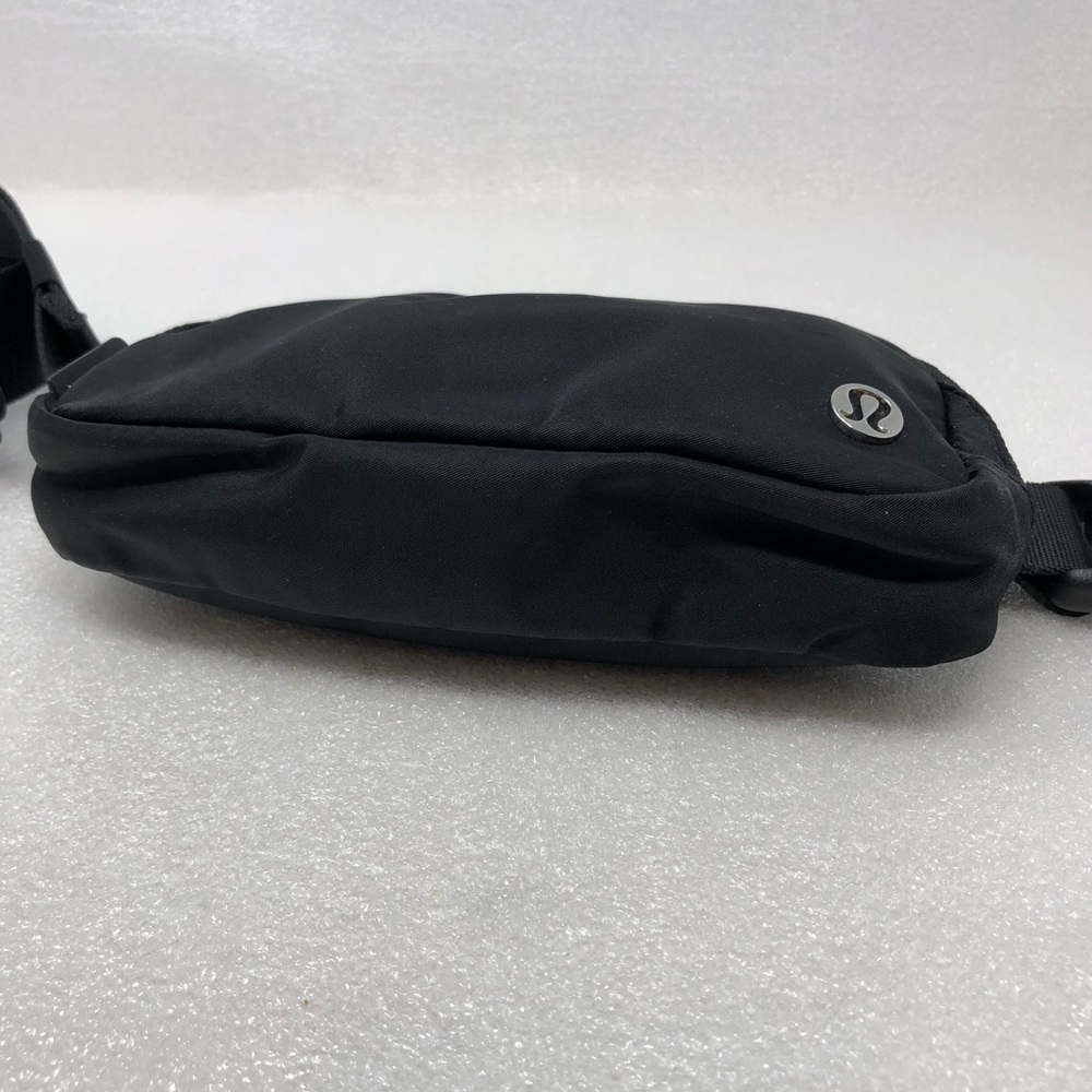 Lululemon Everywhere Belt Bag In Black - Picture 12 of 15
